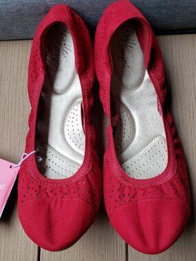 BNWT DEXFLEX COMFORT vibrant red suede style ballet flats (11)